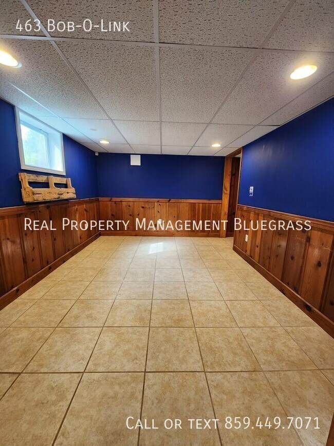 Building Photo - 463 Bob-O-Link-