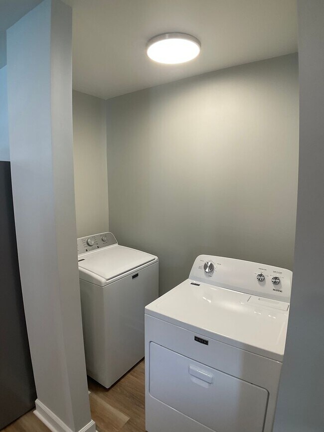 Building Photo - Modern Comfort and Convenience in the Heart of Durham