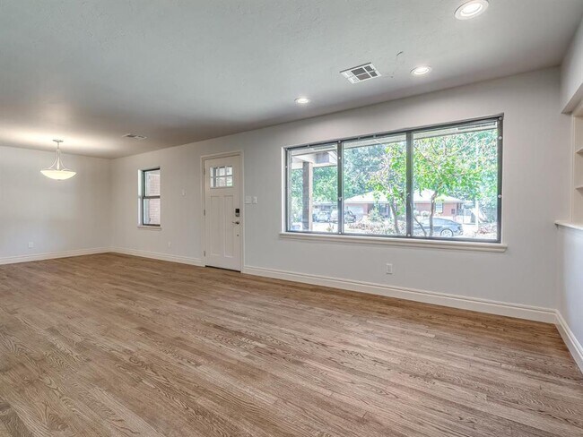 Building Photo - 1320 Avondale Dr