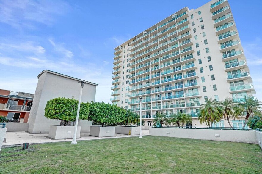 Building Photo - 2889 McFarlane Rd