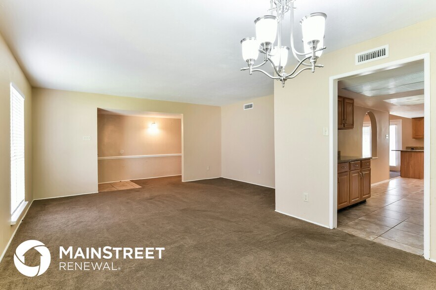 Building Photo - 5514 Edgebrook Forest Dr
