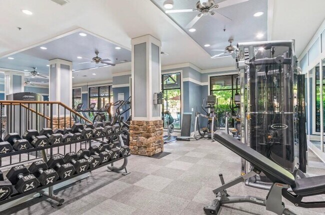 Building Photo - 1740 Century Cir NE