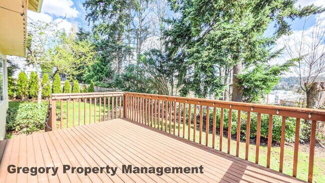 Building Photo - Light and Bright Home in the Desirable Upland View Neighborhood