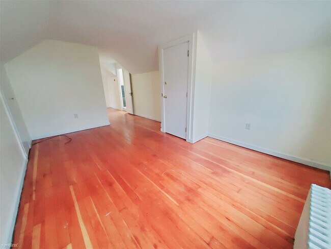 Building Photo - 1 br, 1 bath Condo - 100 Colonial Rd Apt 3