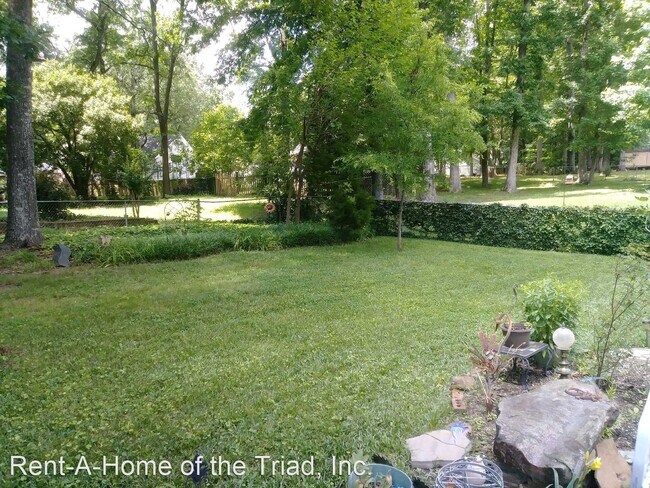 Building Photo - 3 br, 2 bath House - 4710 Beechcroft Drive