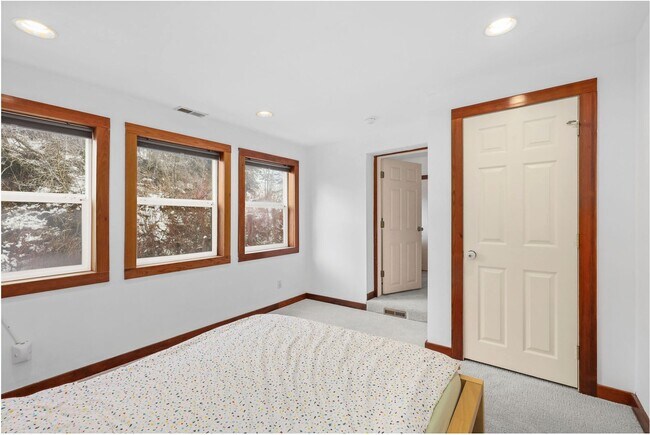 Building Photo - 6740 Emigration Canyon Rd
