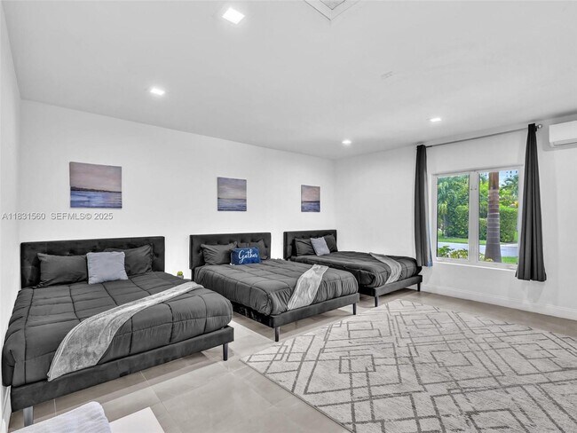 Building Photo - 413 Tamarind Dr