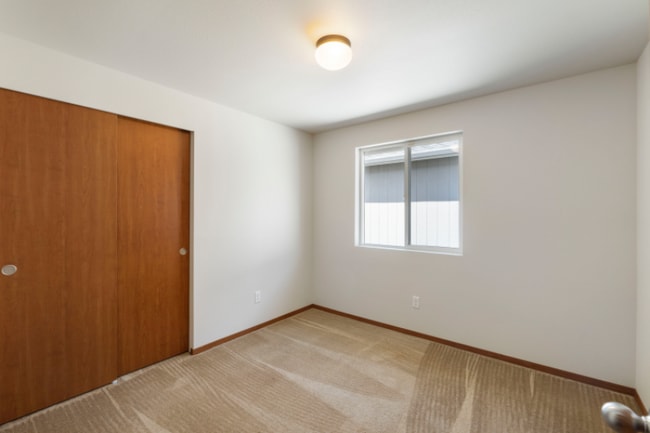 Building Photo - 11727 9th Ave Ct E