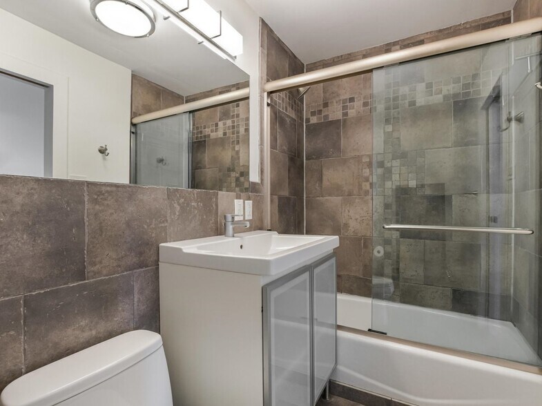 Building Photo - 1455 N Sandburg Ter