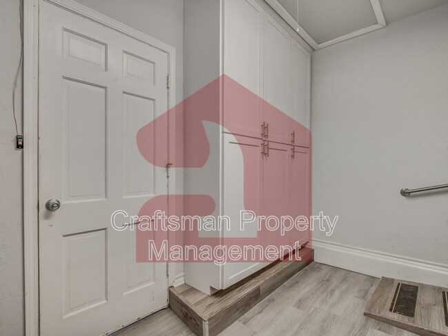 Building Photo - 2024 NW 45th St