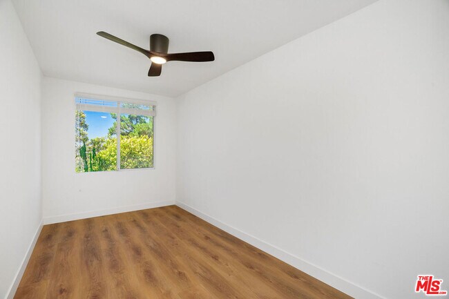 Building Photo - 2385 Roscomare Rd