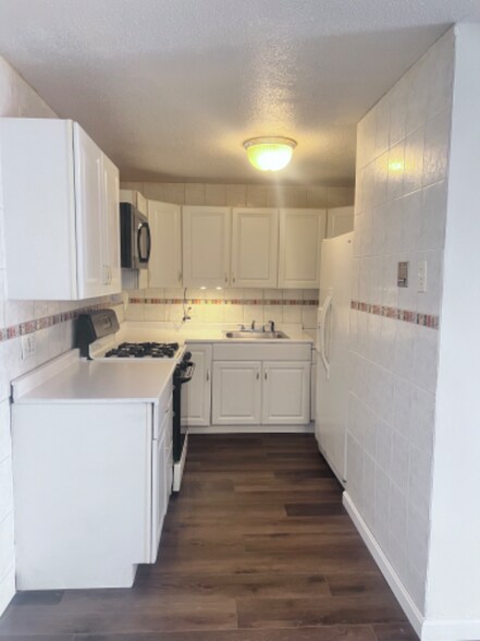 Building Photo - 8 Lancelot Court