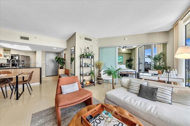 Building Photo - 1750 N Bayshore Dr
