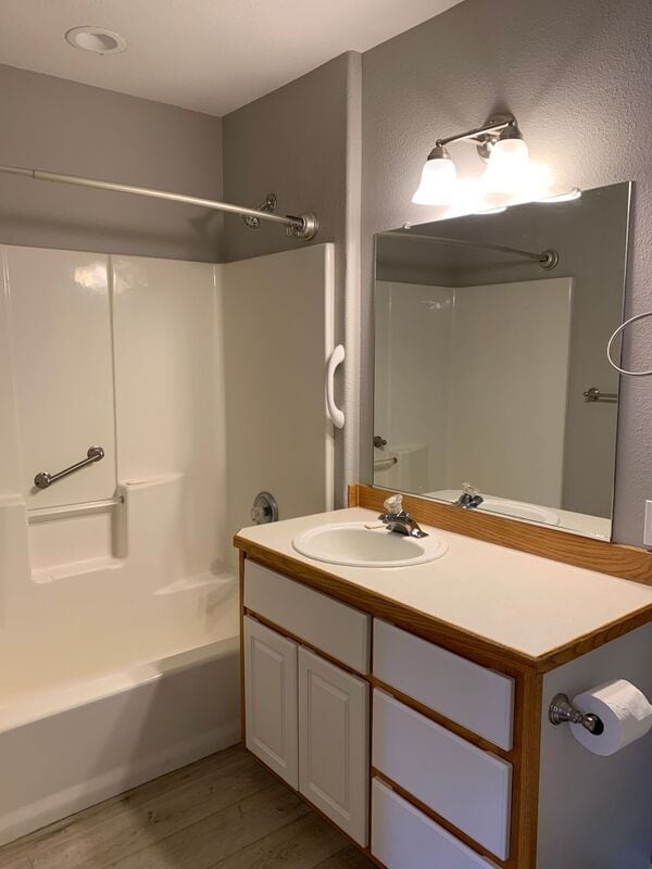 Building Photo - 13631 SE Oatfield Rd