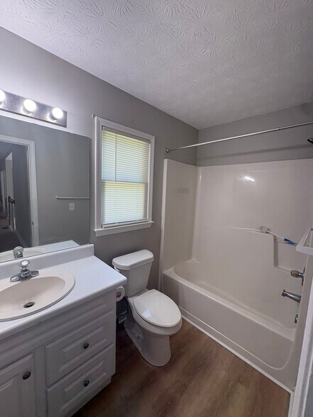 Building Photo - 2700 Fort Daniels Dr