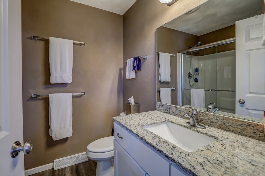 Master bathroom - 836 Thompson Drive