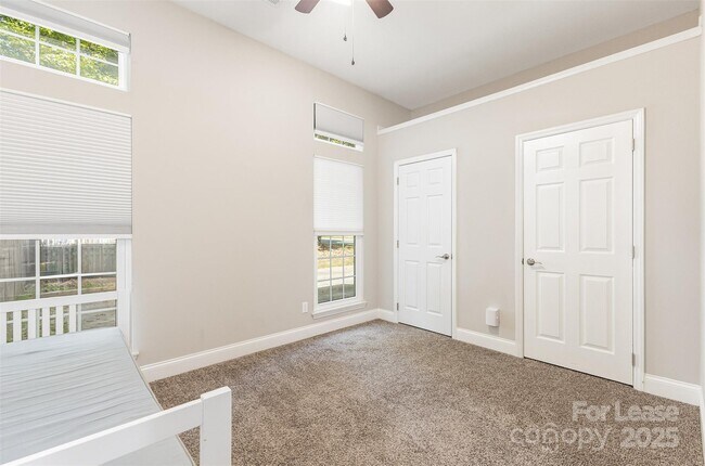 Building Photo - 100 Aurora Ln