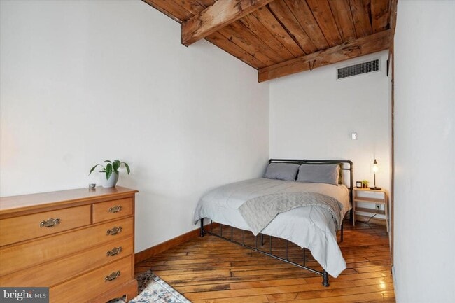 Building Photo - 122 Chestnut St