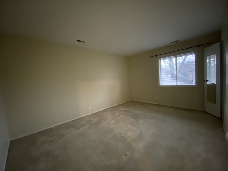Bedroom - 2500 Topsfield Rd
