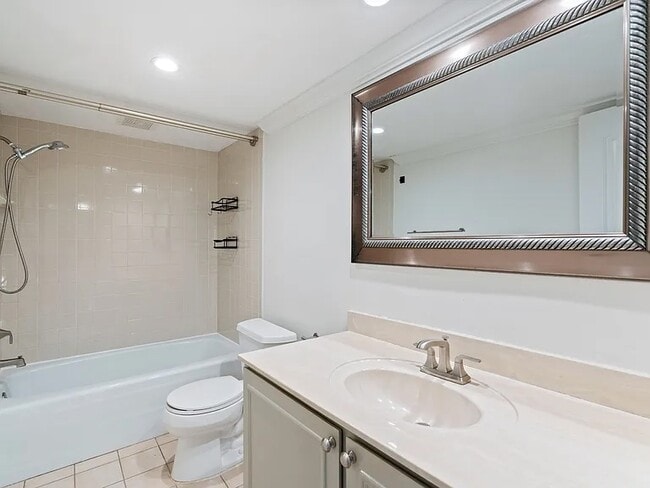 Building Photo - 5025 Hillsboro Pike