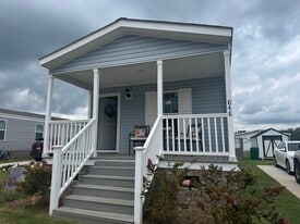 Building Photo - 848 Lookout Dr