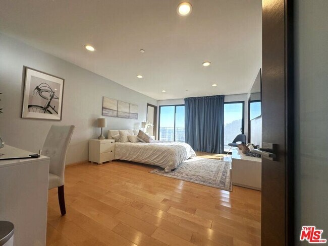 Building Photo - 9300 Warbler Way