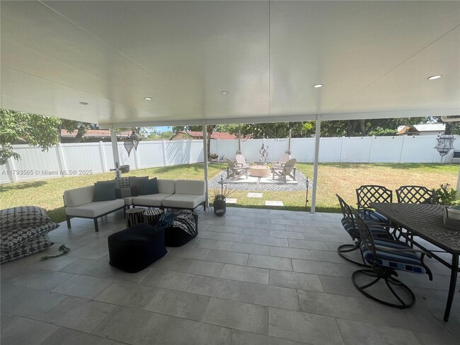 Building Photo - 9770 SW 85th Terrace