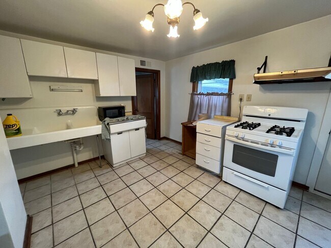 Building Photo - 508 St Claire