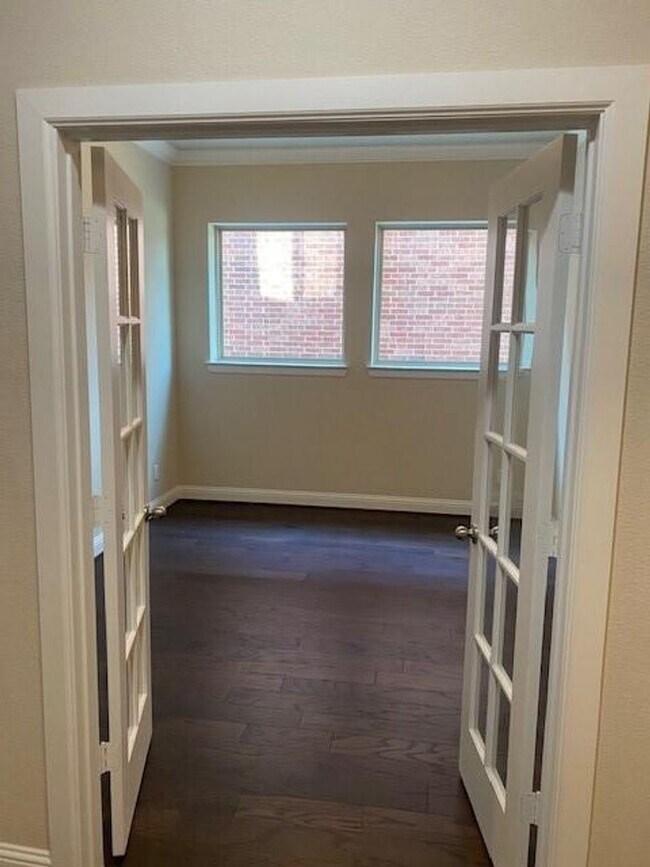 Building Photo - Breathtaking 4-bedroom home in the highly ...
