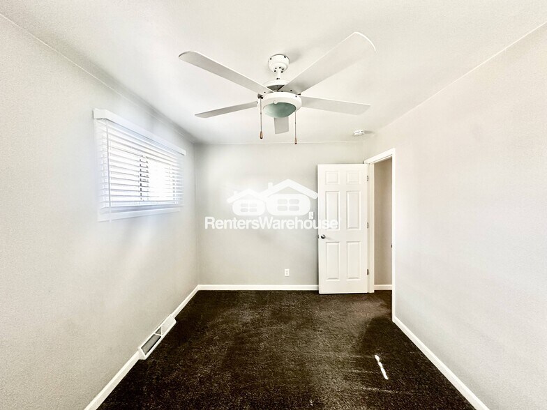 Building Photo - 4120 SE 15th Ct