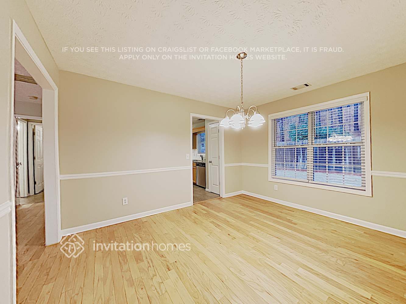 Building Photo - 690 Castlebrooke Dr SE