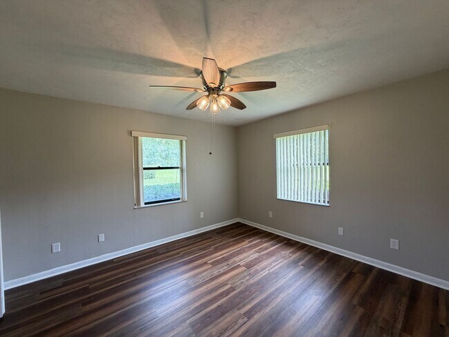 Building Photo - Newly renovated, new painted on large lot - mowing included in rent!