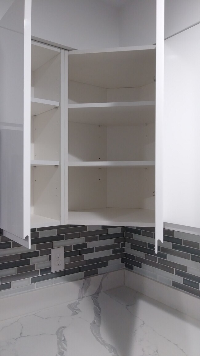 Upper Cabinets and Glass Tile Surround - 5 N Caroline St