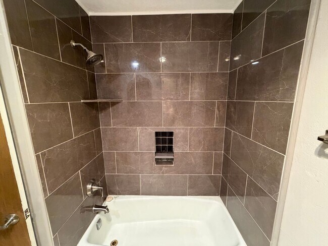 Building Photo - Beautiful 3bed/2.5bath Updated Westside Norman Home Available for Rent!