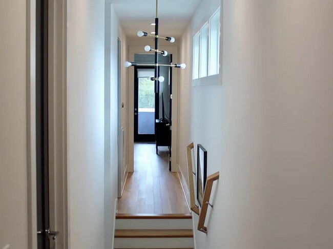 Building Photo - Modern Downtown Nashville 4 Bed, 3.5 Bath Home with Designer Finishes and Fully Fenced Backyard