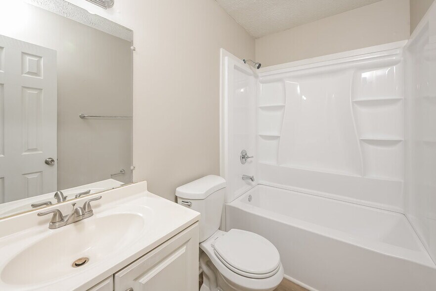Building Photo - 5877 Bobbin Ln