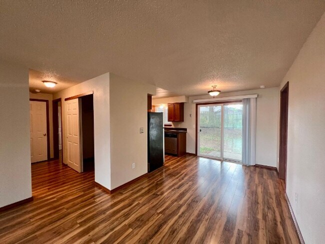 Building Photo - W/S/G Included! Pet Friendly 2 BD