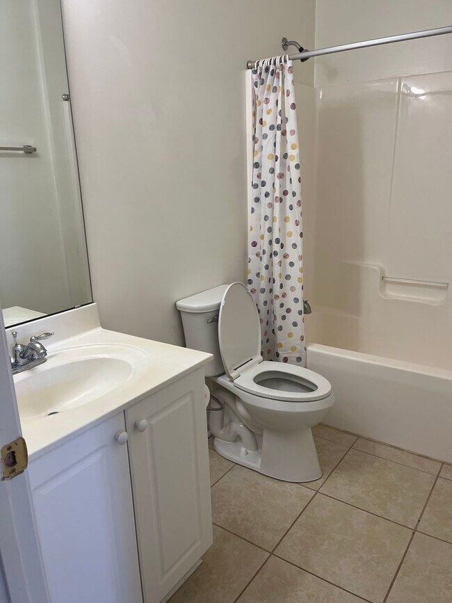 Building Photo - Great Neighborhood with Community Pool