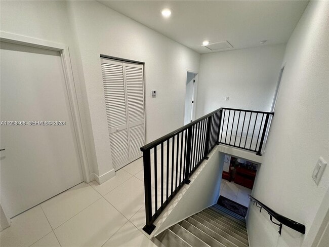 Building Photo - 306 NW 11th Ct