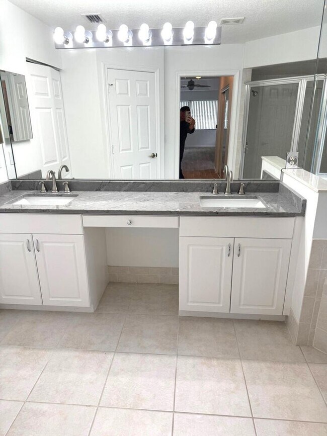 Building Photo - 106 Pepper Tree Cres