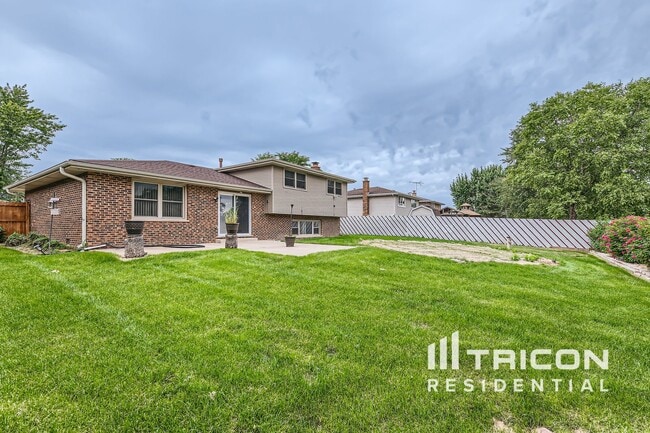 Building Photo - 14353 S Glen Dr W