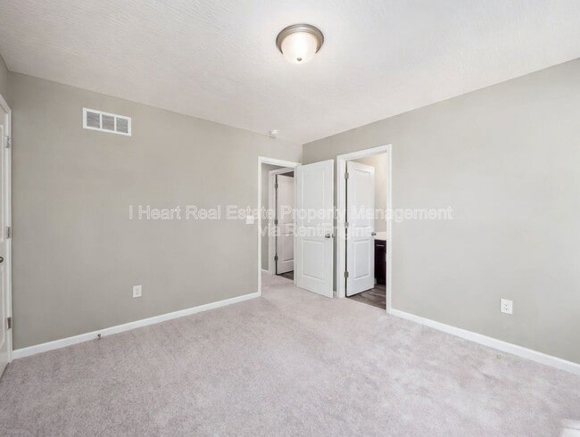 Building Photo - 33 Whitethorne Ave