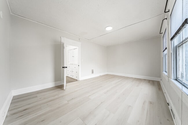 Building Photo - 1453 W 101st St