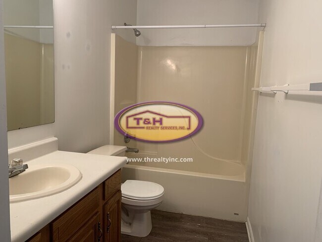 Building Photo - Lovely Pike Township Ranch!