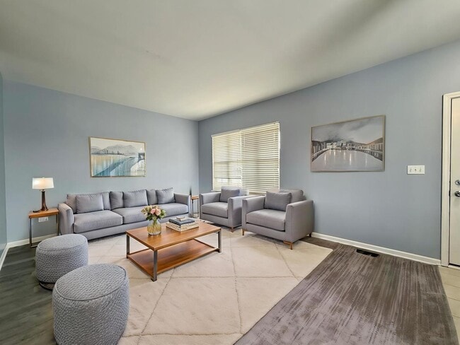 Building Photo - 2479 Montclair Ln