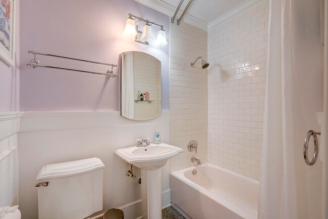 Building Photo - 411 26th St