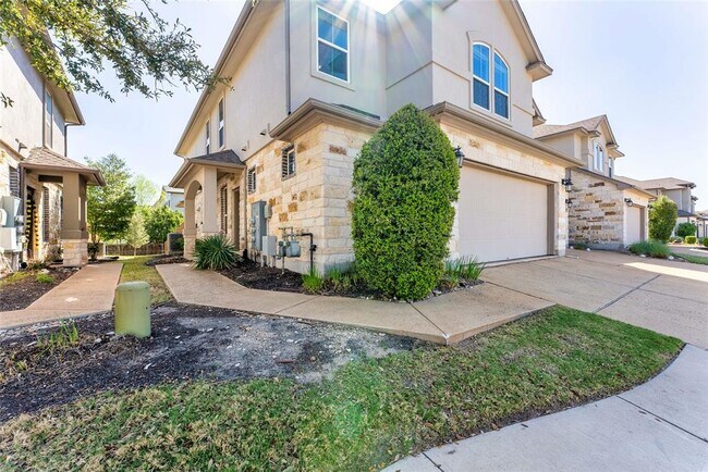 Building Photo - 13400 Briarwick Dr