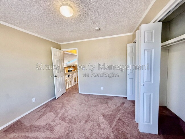 Building Photo - 405 S 28th Ln