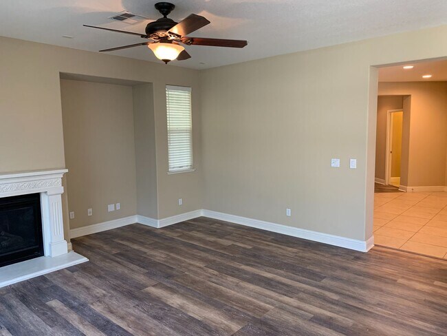 Building Photo - Single Story, Corner Lot in Brentwood!