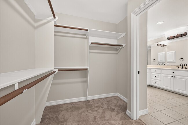 Building Photo - 4307 Lake Walk Ct